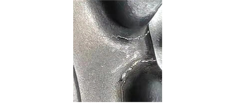 模具短時間內熱應力或機械應力過載引起失效