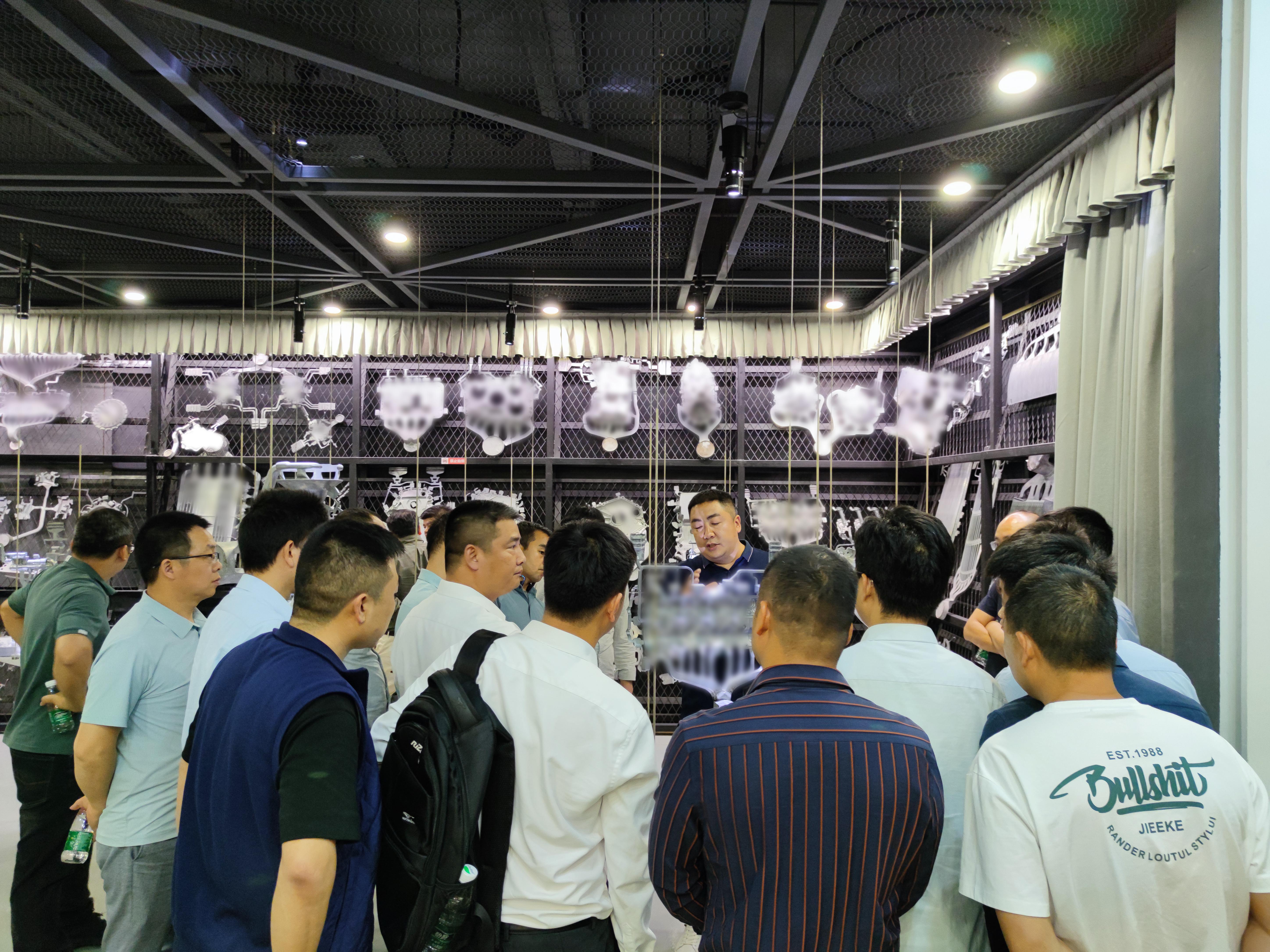 品成金屬喜迎壓鑄業精英到廠參觀和進行技術交流