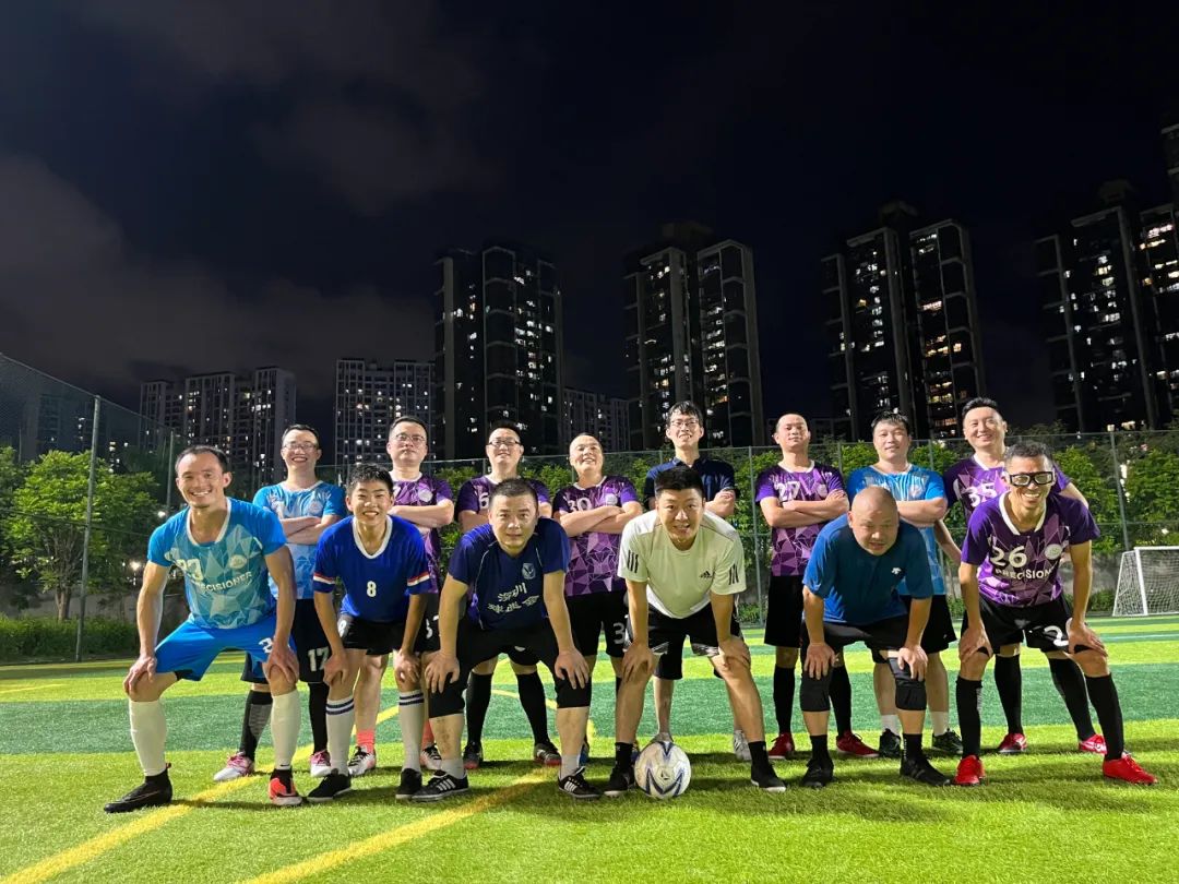 品成足球隊員們風(fēng)雨無阻,協(xié)同共進(jìn) 品成足球隊員們風(fēng)雨無阻,協(xié)同共進(jìn)