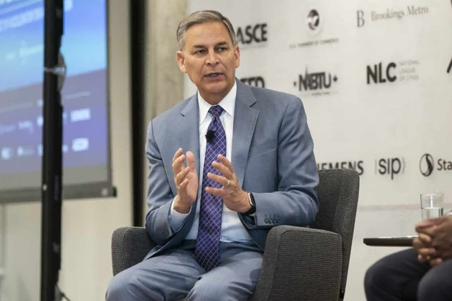 全美制造商協(xié)會會長杰伊·蒂蒙斯 全美制造商協(xié)會會長杰伊·蒂蒙斯